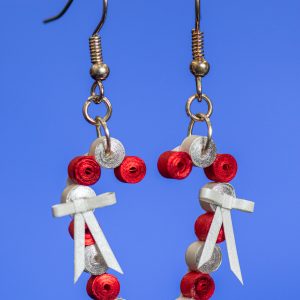 These earrings made with 1/8″ white paper with silver gilding on one edge and red paper with red gilding on one edge that gives these earrings a shimmer. They have a tiny bow made of white shimmer paper.