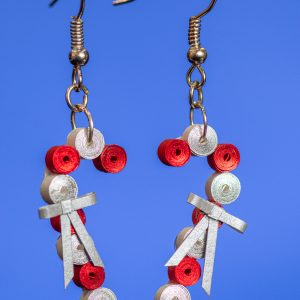 These earrings made with 1/8″ white paper with silver gilding on one edge and red paper with red gilding on one edge that gives these earrings a shimmer. They have a tiny bow made of silver shimmer paper.