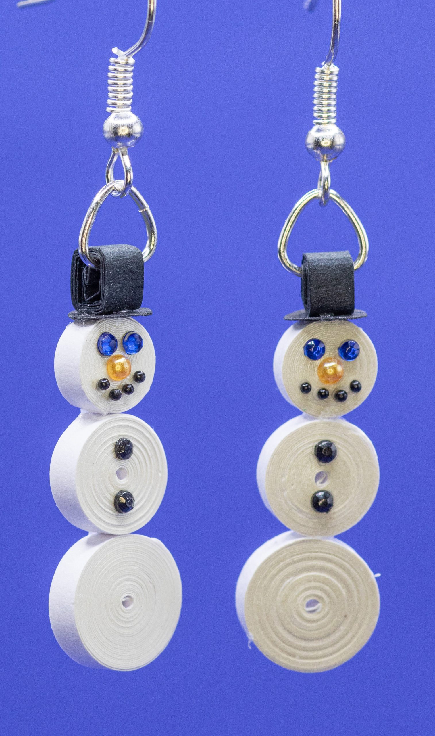 Quilled white gilded snowman earrings